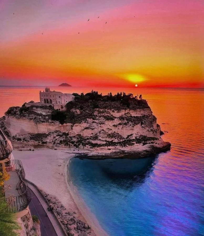 The Queen Tropea Exterior foto